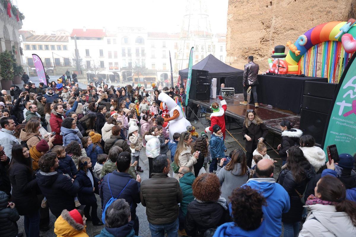 Los niños de Cáceres celebran el año nuevo con música y gominolas en lugar de uvas Los niños de Cáceres celebran el año nuevo con música y gominolas en lugar de uvas