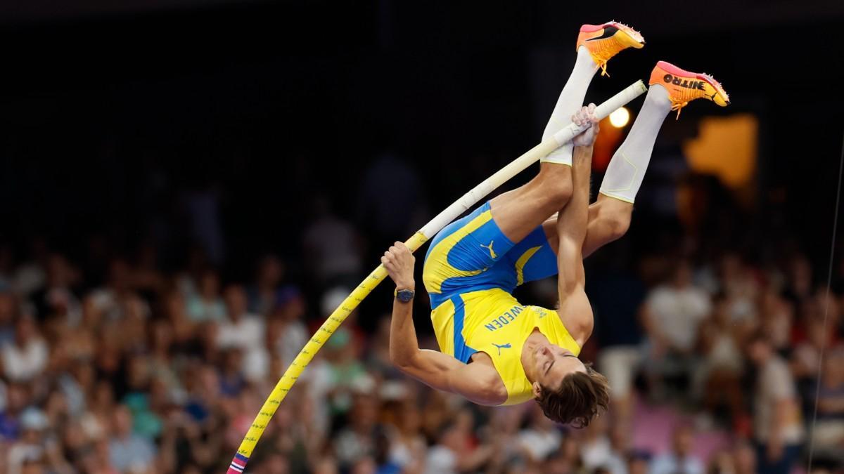 Duplantis, en uno de sus saltos