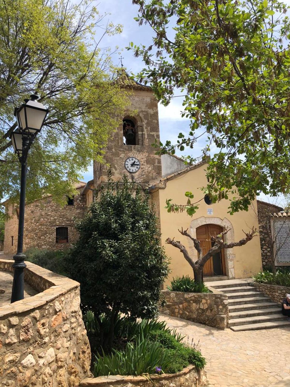 Destino Escorpio: Un pueblo ecológico cerca de Muro de Alcoy, como Turballos. / Información