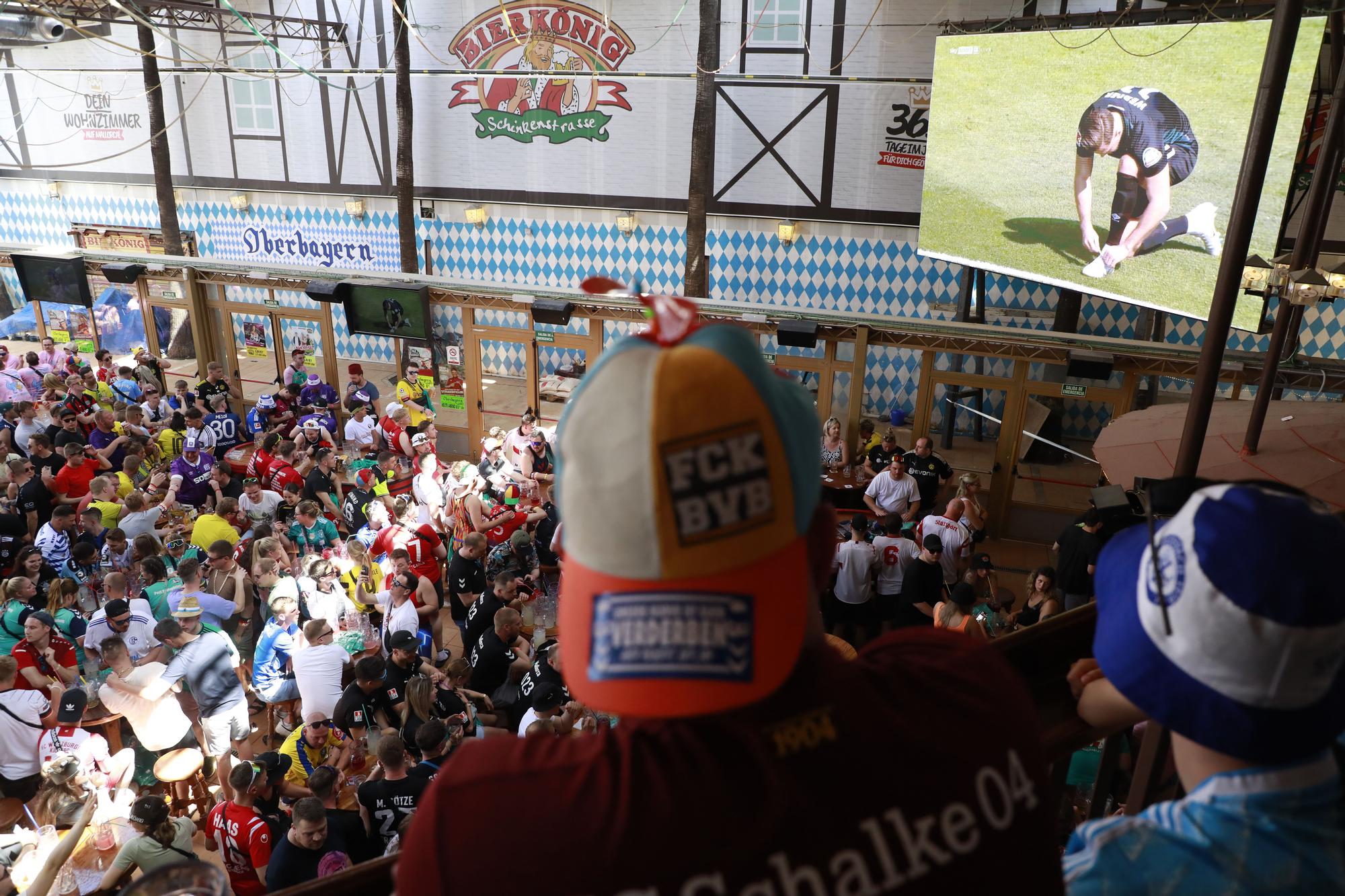 Herzkasper am Ballermann: So erlebten die Fans das Bundesliga-Finale im Bierkönig auf Mallorca