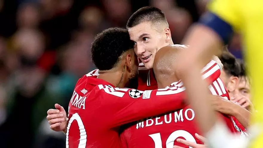 El United vuelve a la Champions con goleada incluída