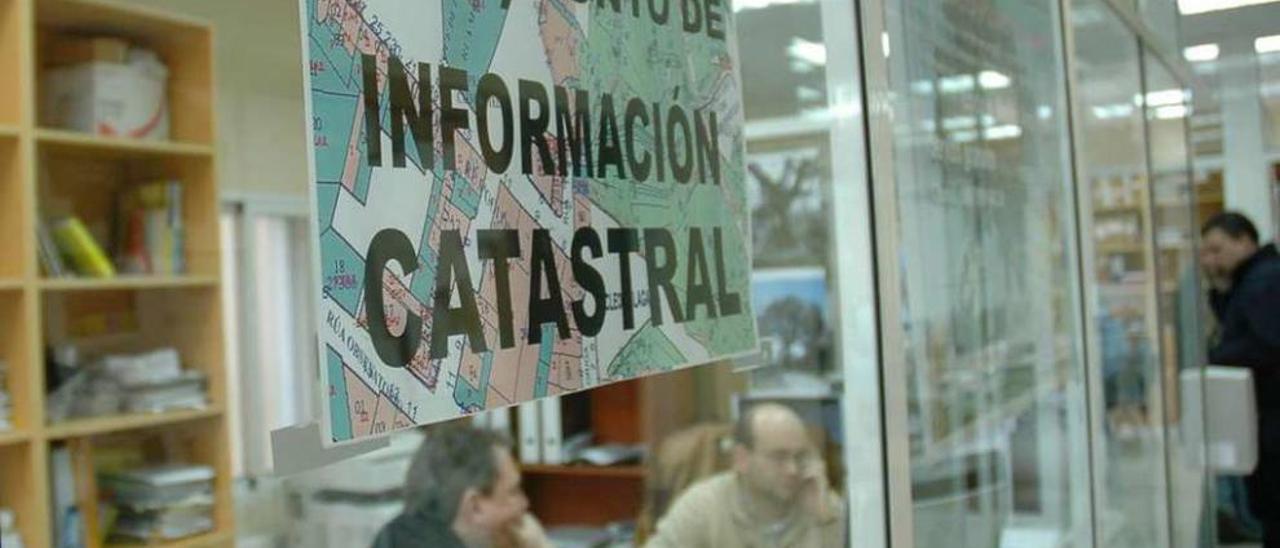 Instalaciones de una oficina de información catastral. // Bernabé/Javier Lalín