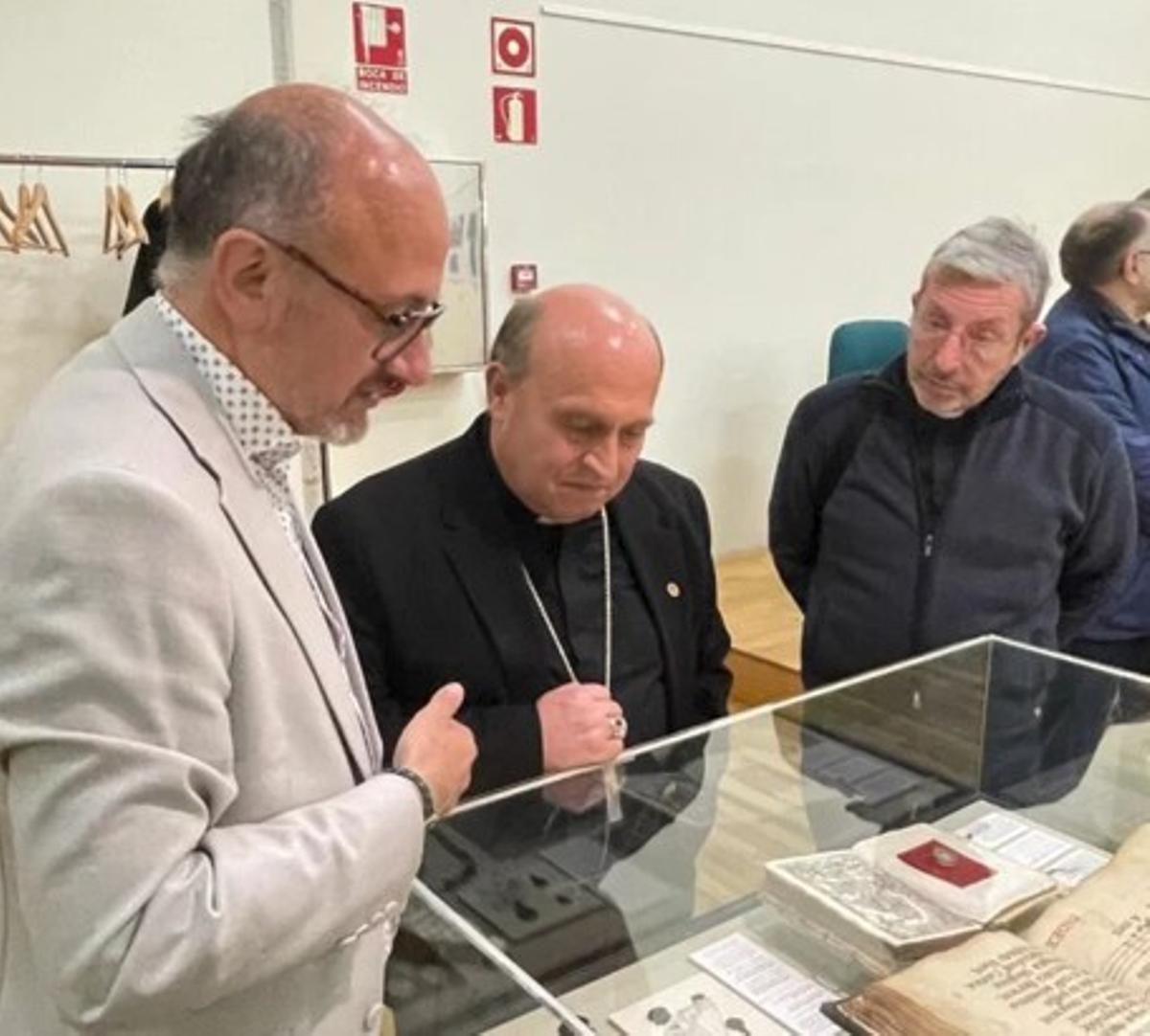 Monseñor Prieto en la muestra
