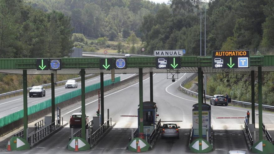 Cabinas de peaje de la autopista a su paso por Silleda.