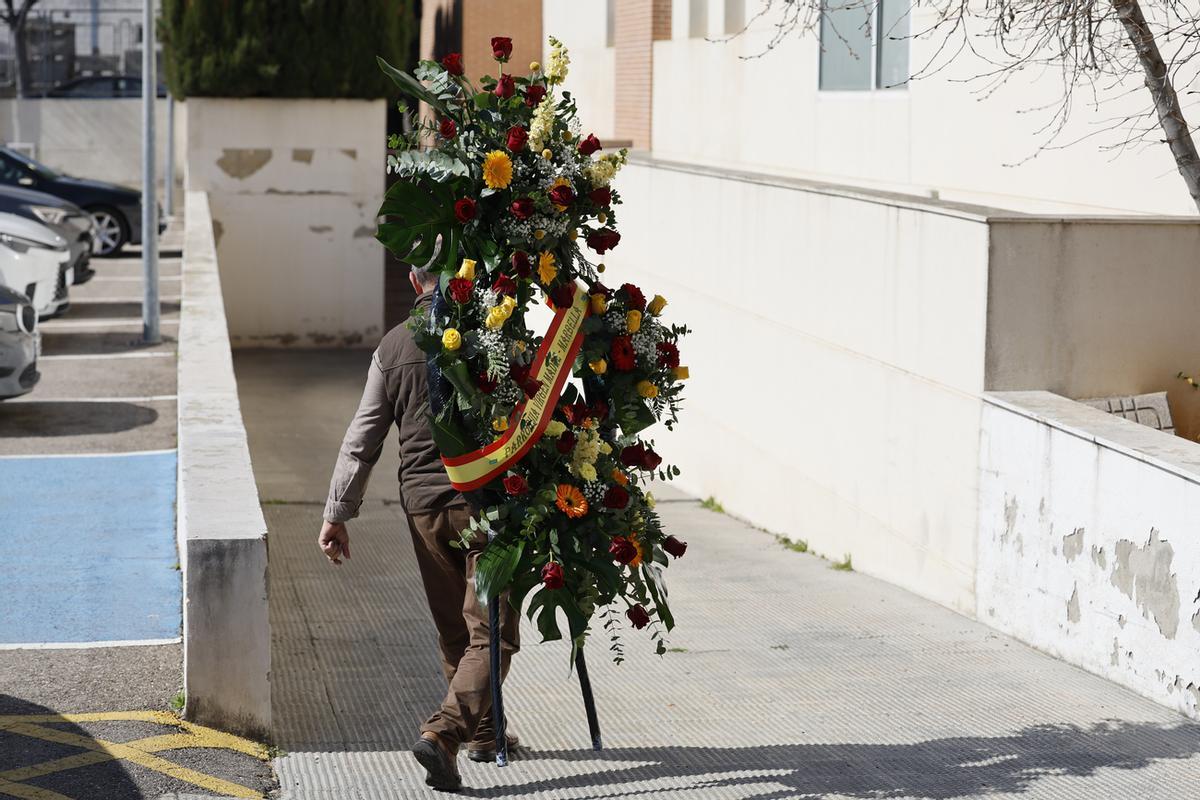 Coronas de flores en el funeral de Antonio Tejero