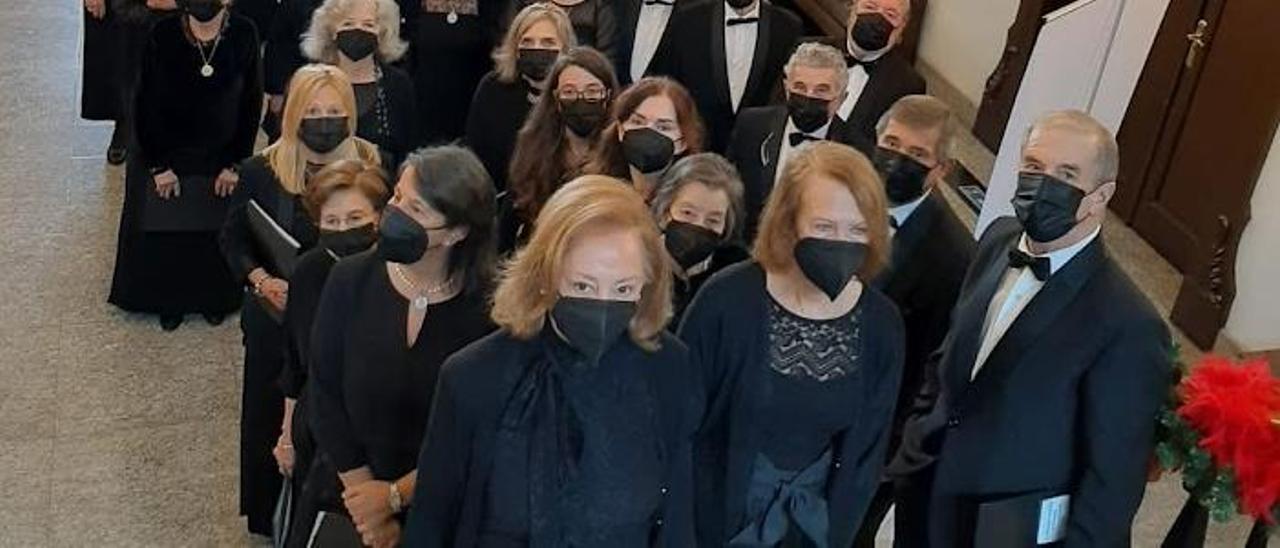 Integrantes de la Coral Polifónica momentos antes del concierto dedicado a Antonio Blanco Freijeiro