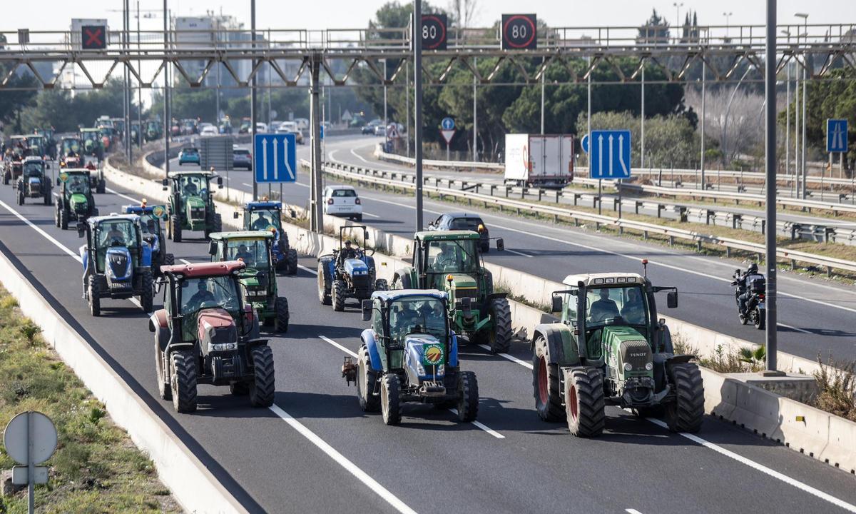 Tractores en la Diagonal de Barcelona