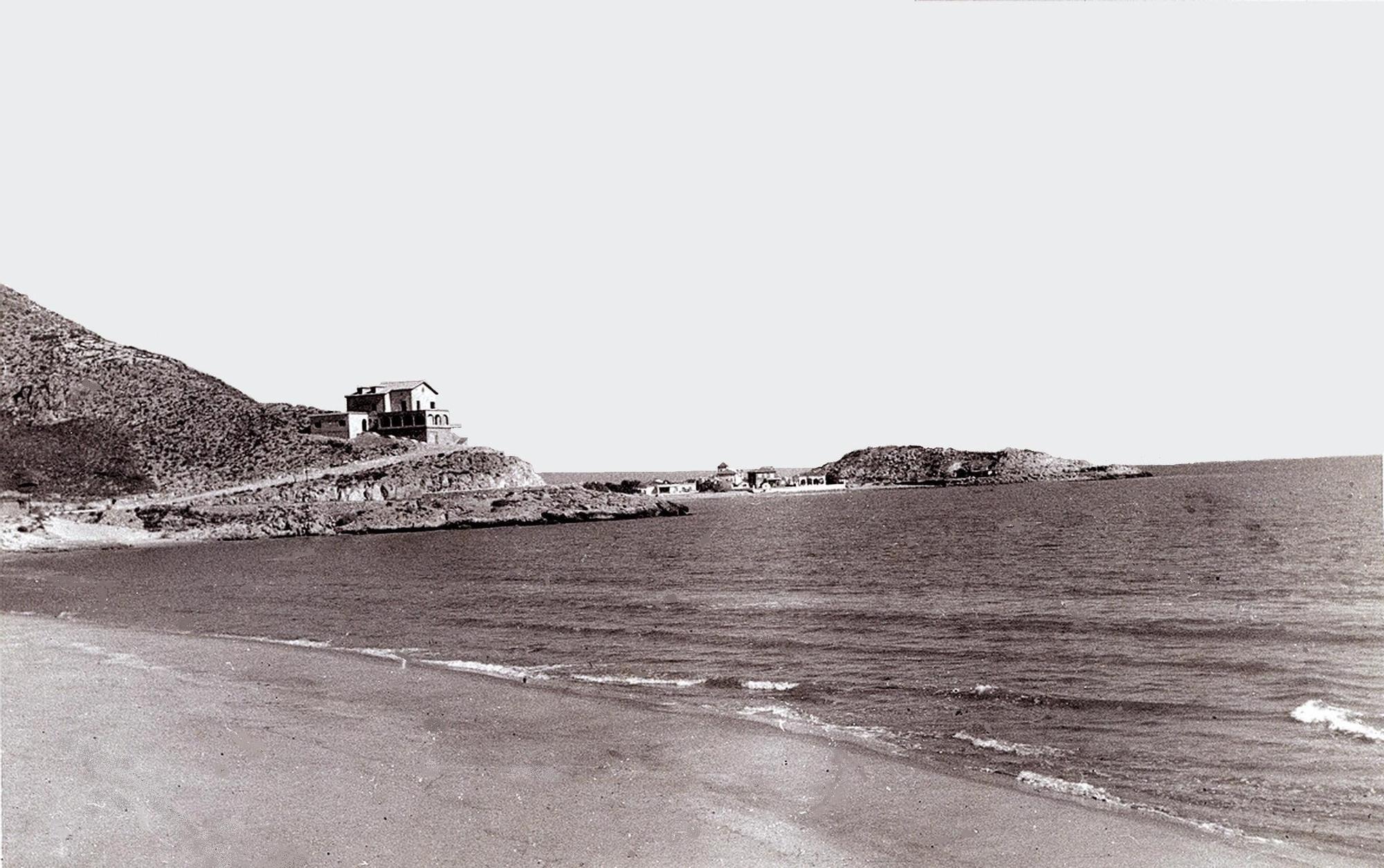 La playa y la Isla de los Pensamientos.jpg