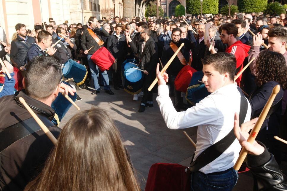 Los cofrades se manifiestan por la Semana Santa tradicional