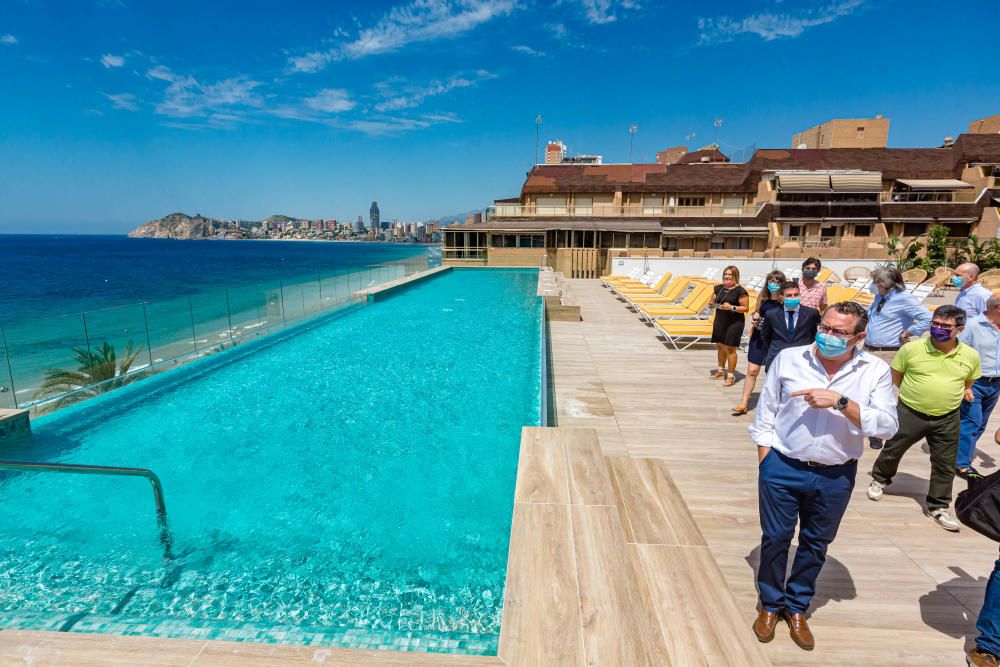 Benidorm realza las medidas tomadas en sus alojamientos y playas para promocionarse y lograr despertar la demanda de última hora