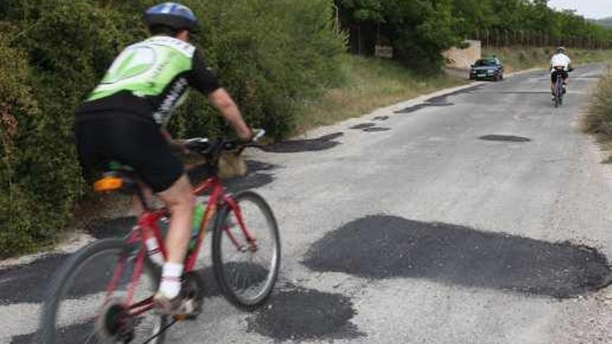 Alcoy exige al Consell que repare las cinco carreteras que le obliga a asumir