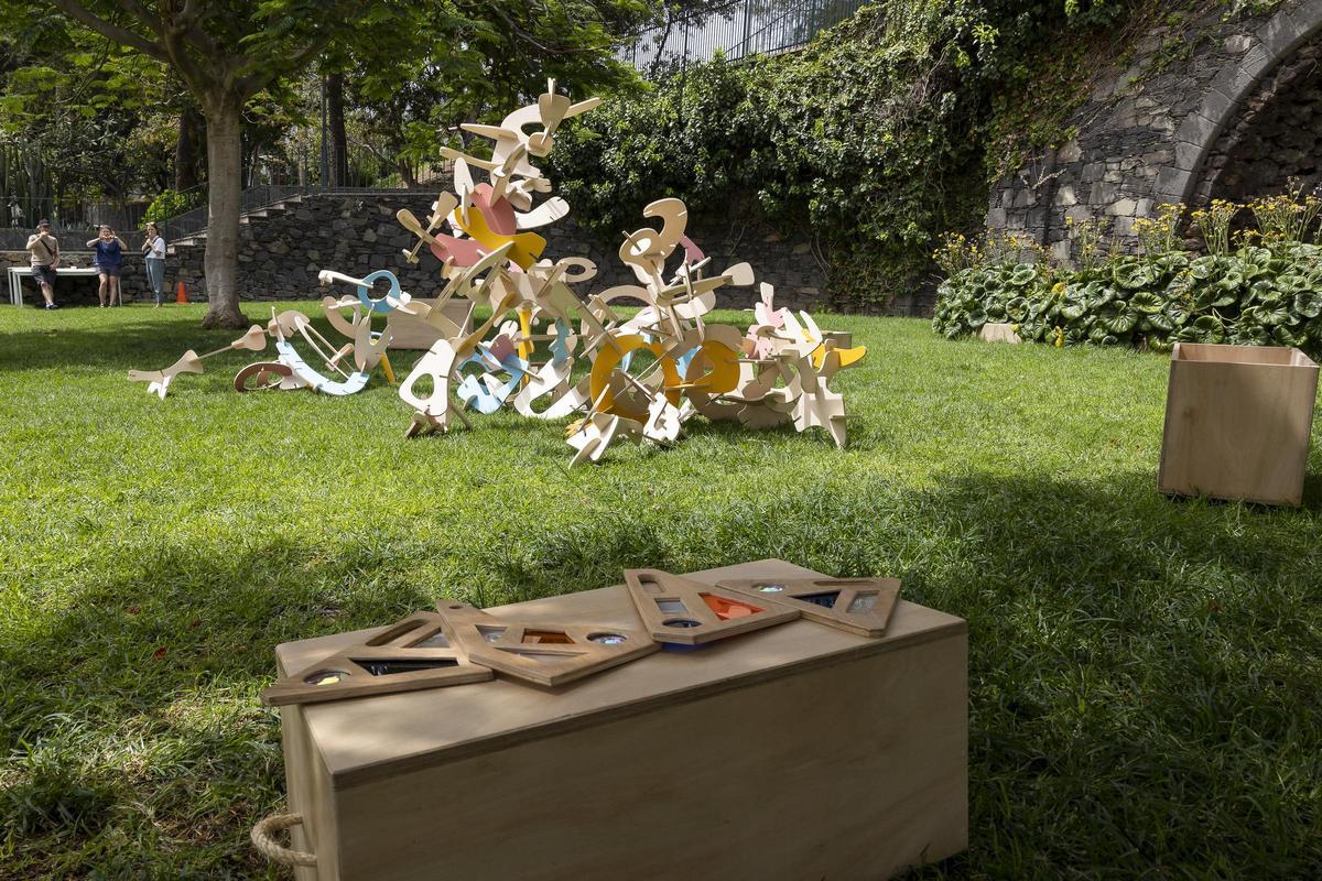 La escultura participativa 'Make Remake' de Leap Then Look