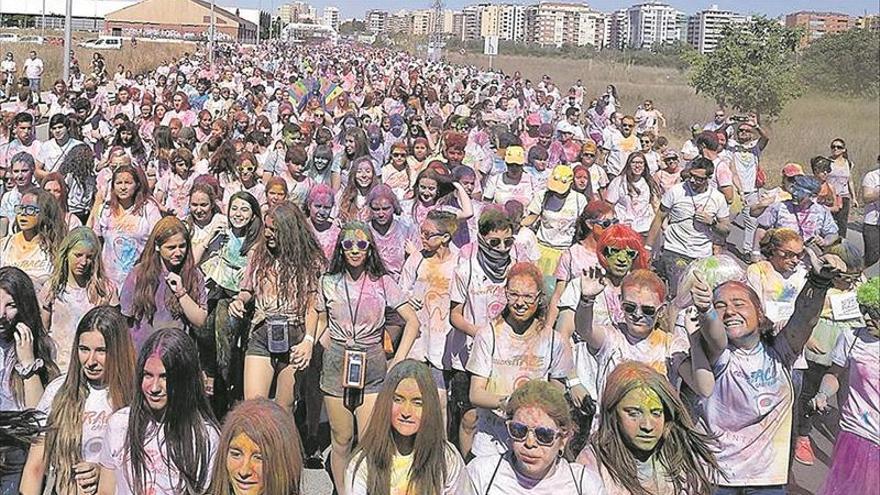 La Colors Race tiñe todo Castellón de solidaridad