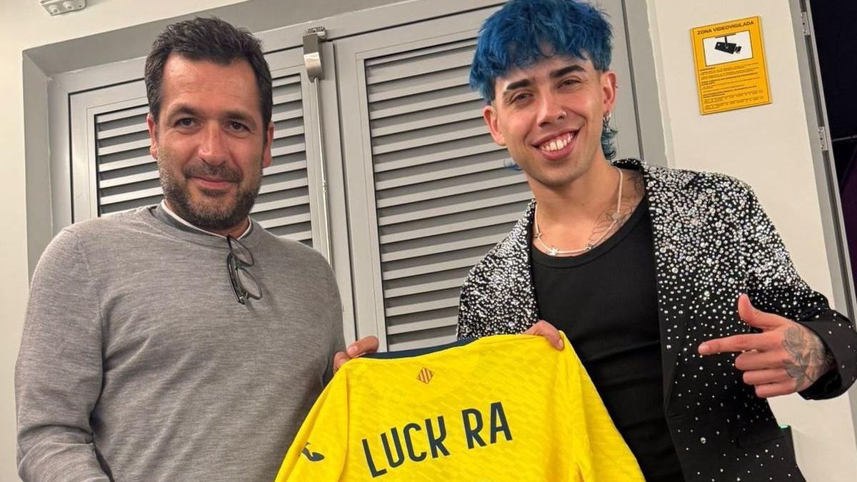 Fernando Roig Negueroles, con Luck Ra en el Roig Arena.