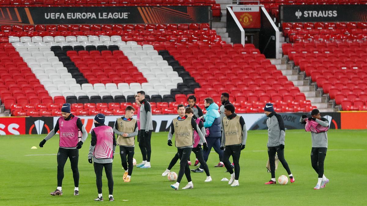 Los jugadores del Barça se ejercitaron en Old Trafford