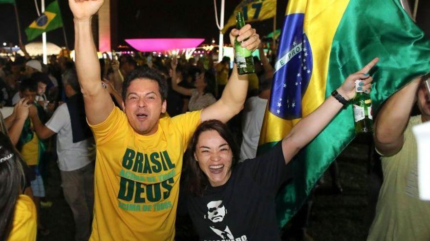 Caravanas de simpatizantes acompañan a Bolsonaro para la toma de poder