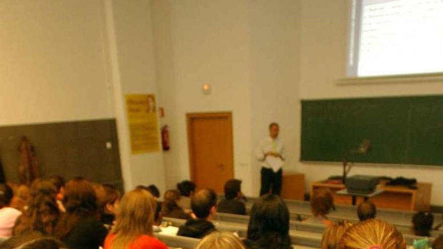 Alumnos en una facultad coruñesa.