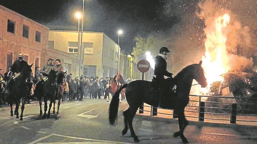 Un centenar de caballistas se une en la ‘Matxà’