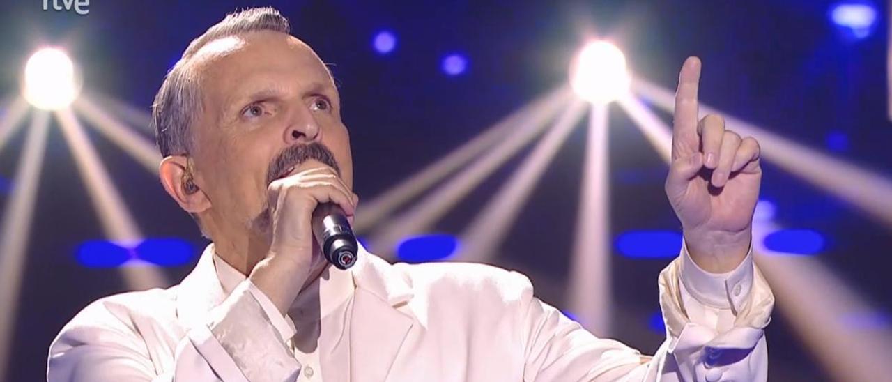 Miguel Bosé cantó en ‘Cover night’ (TVE).