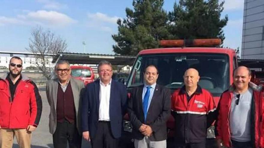 Los voluntarios de Acif Salinas reciben un coche