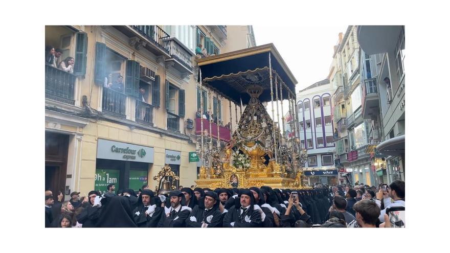 Dolores del Puente en calle Especería: una tradición que no se pierde ningún malagueño
