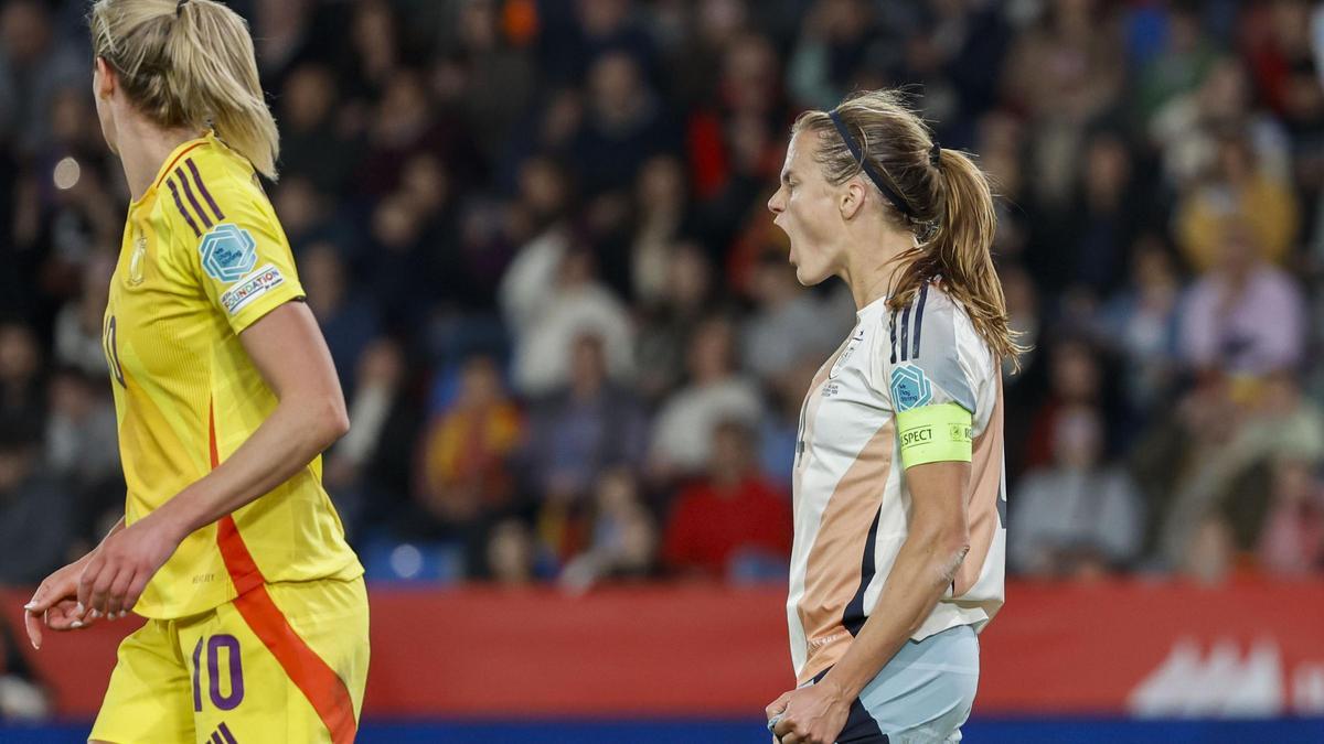 Irene Paredes celebrando un gol ante Bélgica