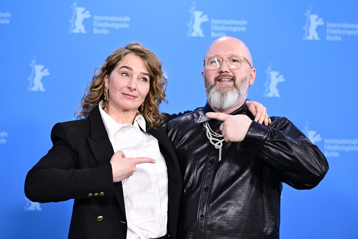 La directora de 'Dust' Anke Blondé (izquierda) y el guionista de la misma Angelo Tijssens, este domingo, en la Berlinale.