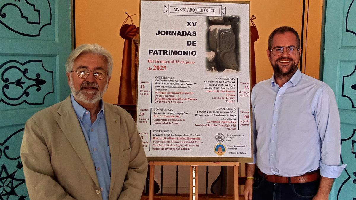 El concejal de Cultural, Lolo García, junto al director del Museo Arqueológico, Francisco Peñalver