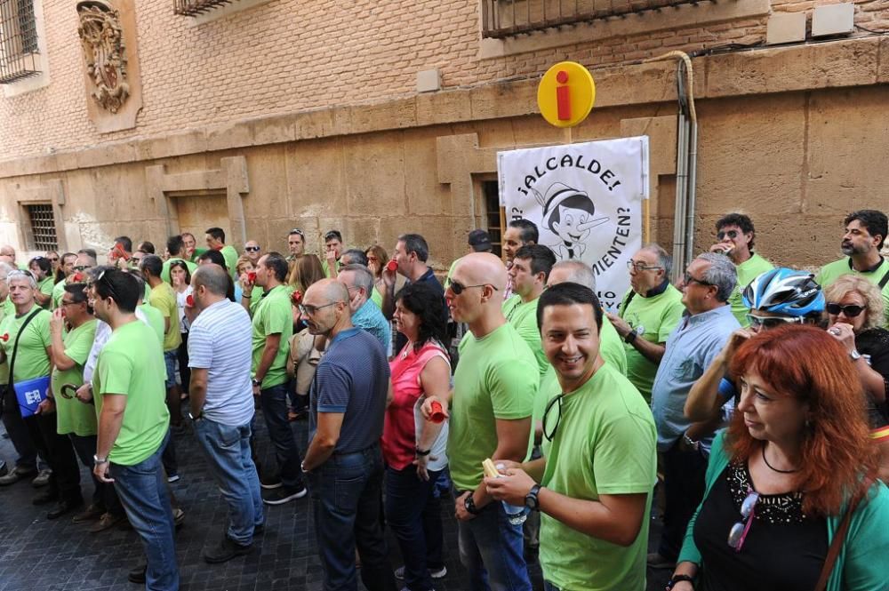 Pleno municipal con protesta