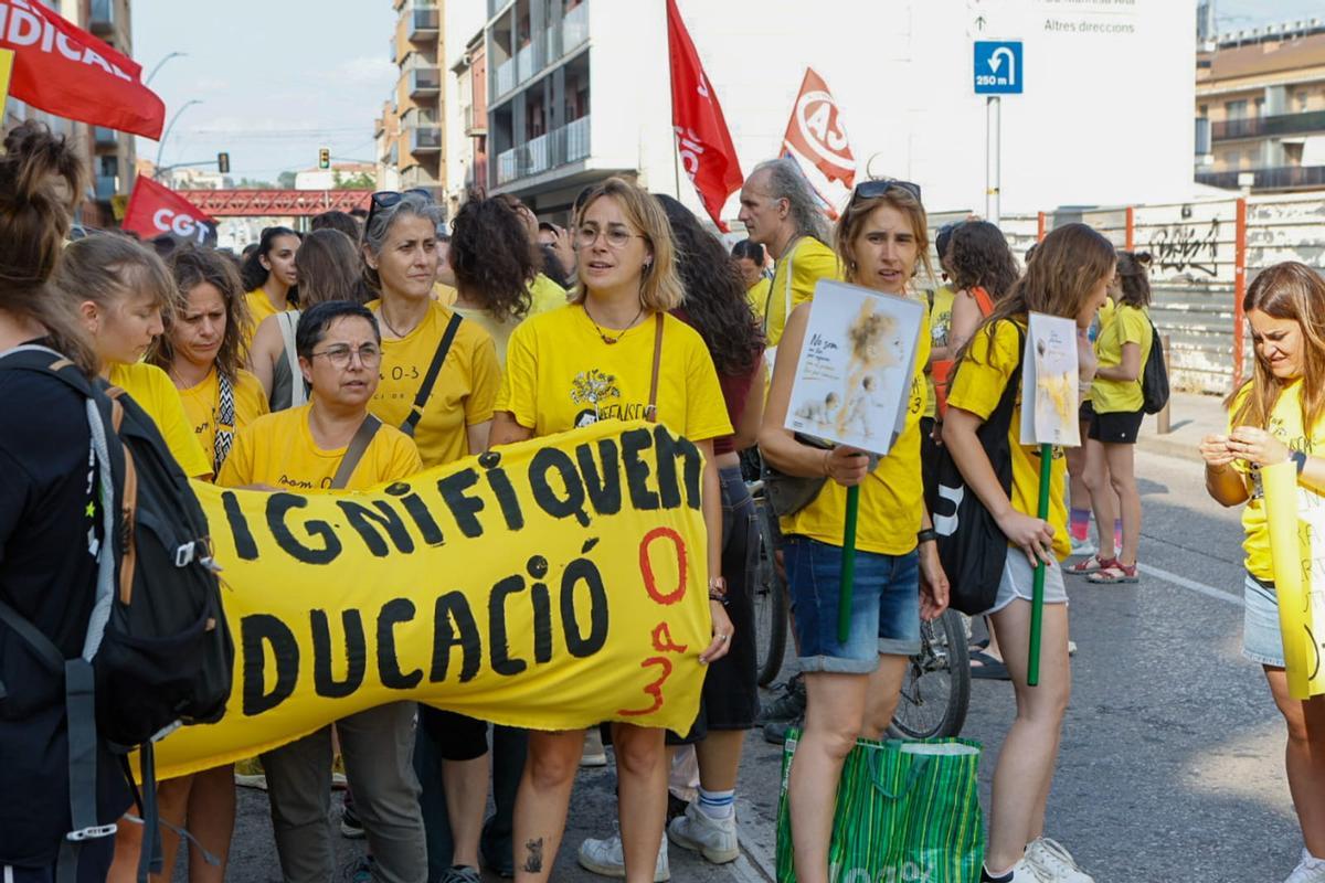 La protesta de docents a Manresa, en imatges