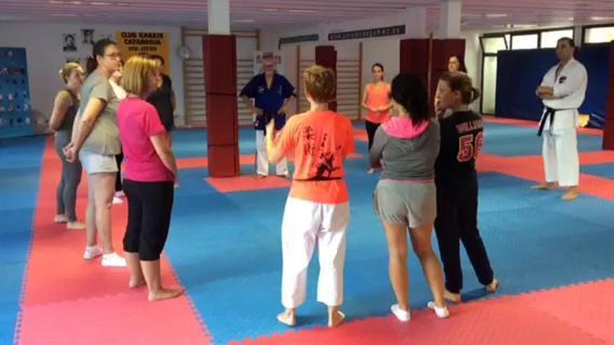 Curso defensa personal para mujeres taxistas