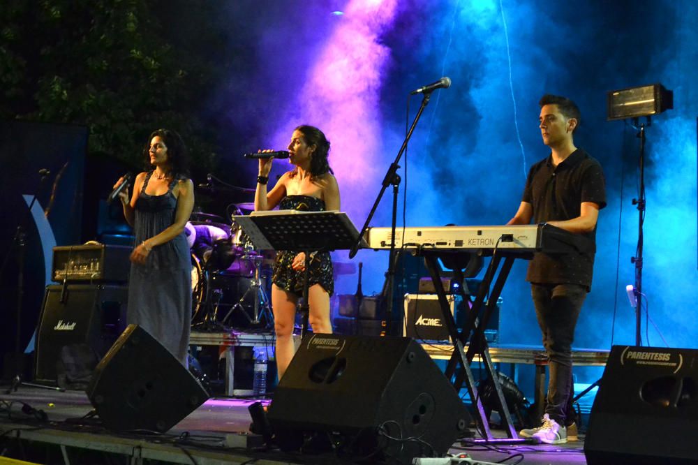 Grup participant en el concert de revetlla a la plaça de Sant Joan, dins de la celebració de la Nit de Sant Joan a Súria
