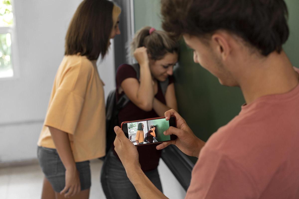 Happy slapping: gravació i difusió de continguts violents per ser difosos a les xarxes socials