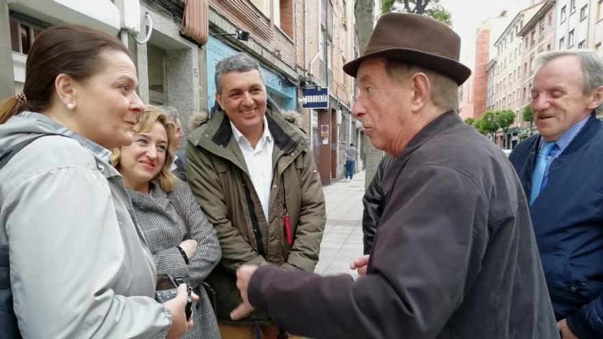 La visita del candidato de Foro a Vallobín.