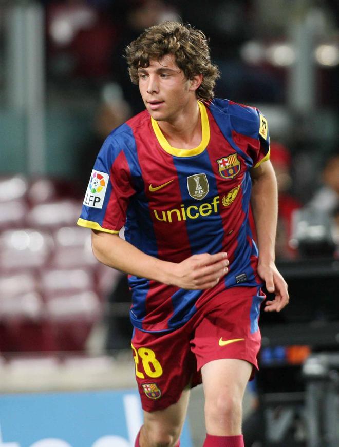 El 10 de noviembre del 2010 se produce su debut oficial en el Camp Nou ante el Ceuta en partido de Copa del Rey.