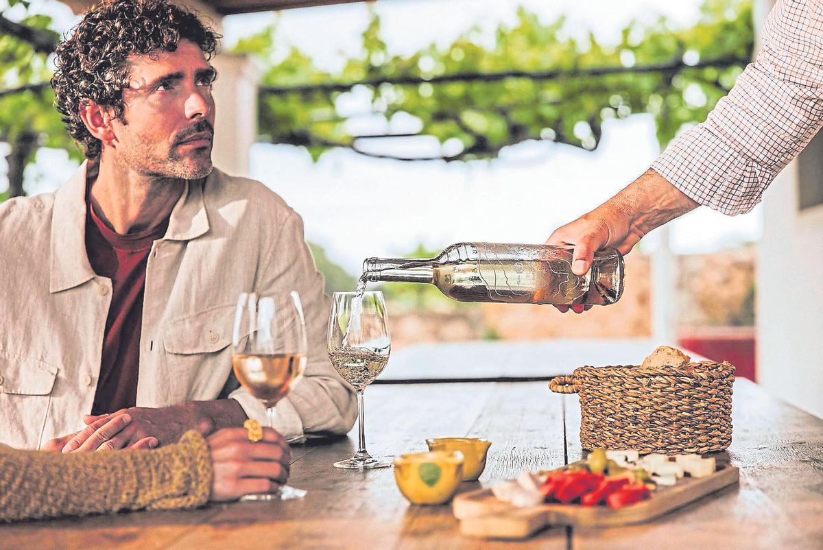 Visitors can tour the vineyard and production winery before finishing with a tasting of wines, olive oils, Hierbas Ibicencas and other local products.