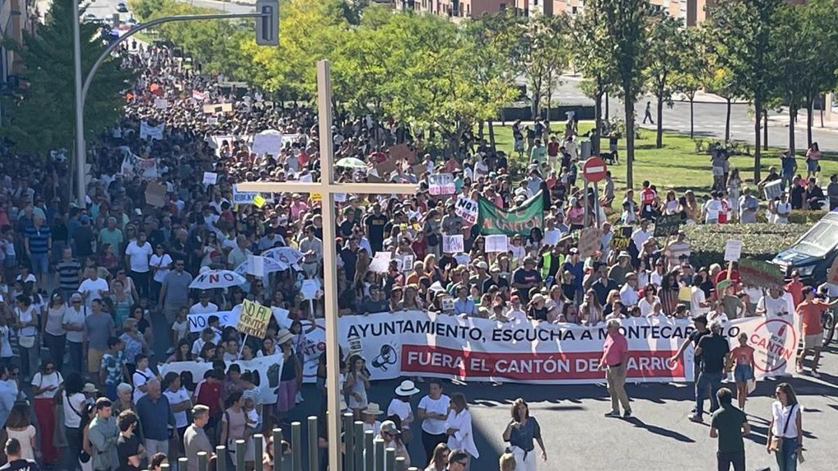 Manifestación en Montecarmelo contra el &quot;mega-cantón&quot; de limpieza.