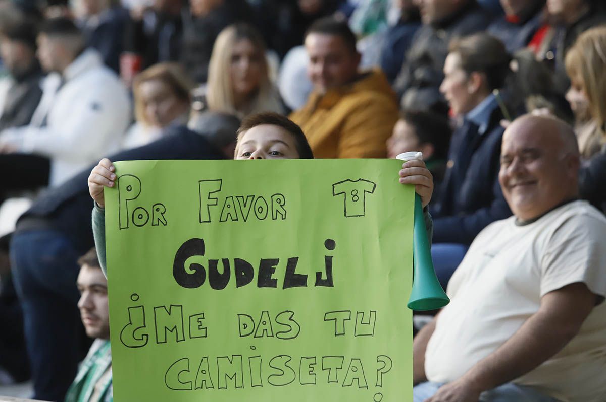 La afición blanquiverde en El Arcángel en el Córdoba CF- Real Madrid Castilla