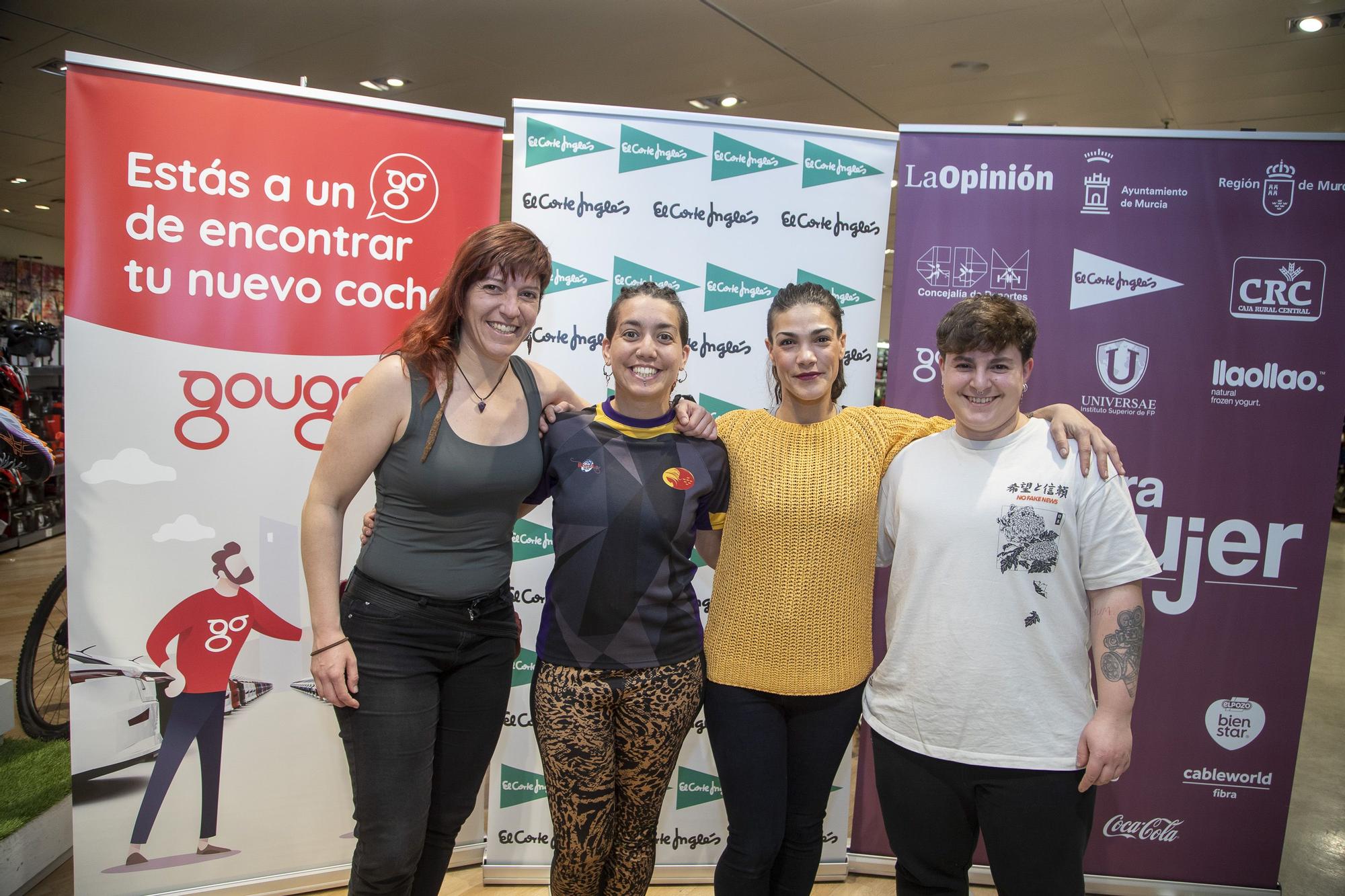 Entrega de dorsales de la Carrera de la Mujer (viernes por la tarde)