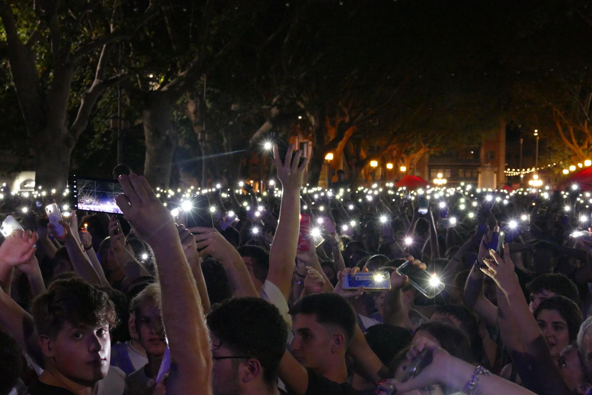 Llum, foc, confeti i molta música a la tercera nit d'Acústica