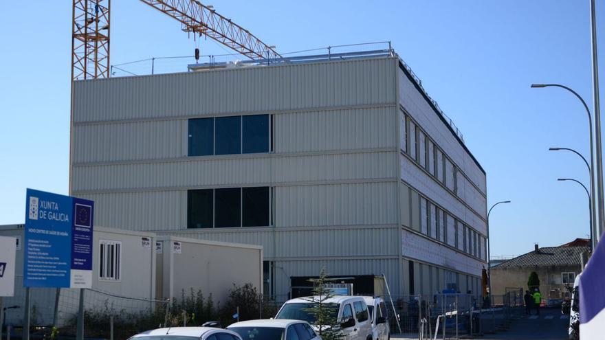 Una de las fachadas ya muestra la cubierta de aluminio definitiva.