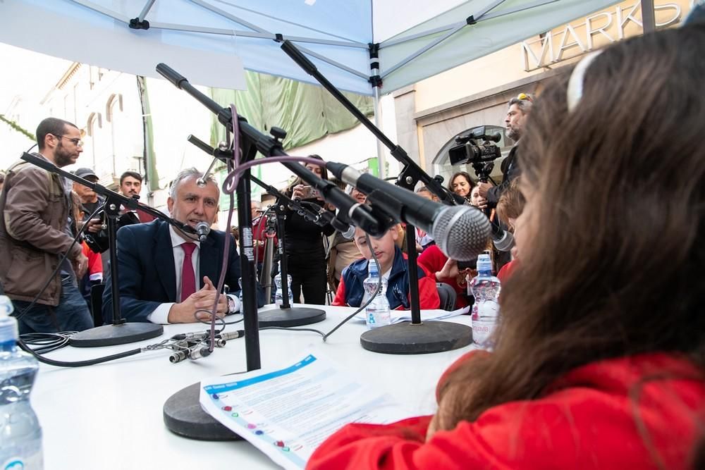 Ángel Víctor Torres participa en el evento 'De Palique, Tu radio en la calle'