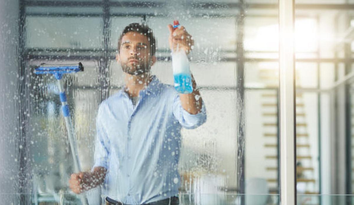 Mantener las ventanas limpias es una tarea cargante.