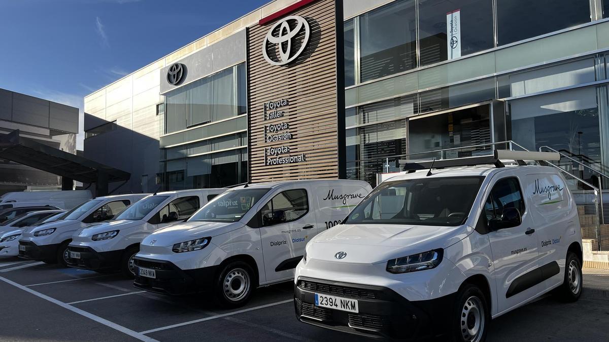 Los nuevos vehículos Toyota se integran en la flota de MUSGRAVE para reforzar su estrategia de movilidad sostenible en la provincia de Alicante.