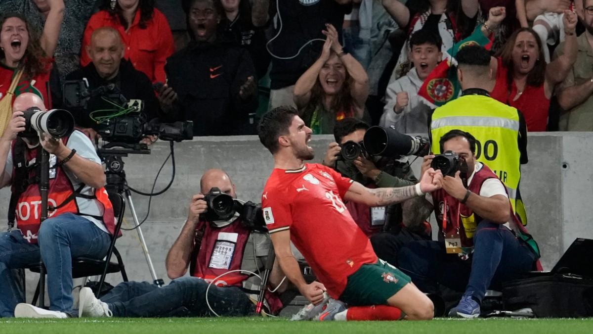 Ruben Neves celebra el gol de la victoria de Portugal ante Irlanda