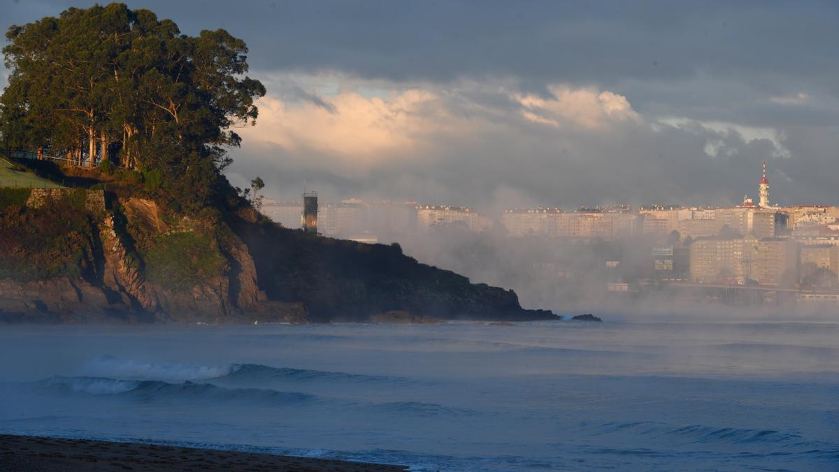 Niebla matinal en A Coruña.