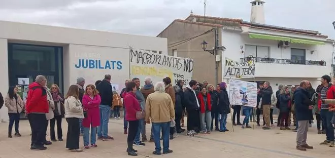 Tibi se alza contra el tendido eléctrico que proyectan las plantas solares de Ibi y Castalla