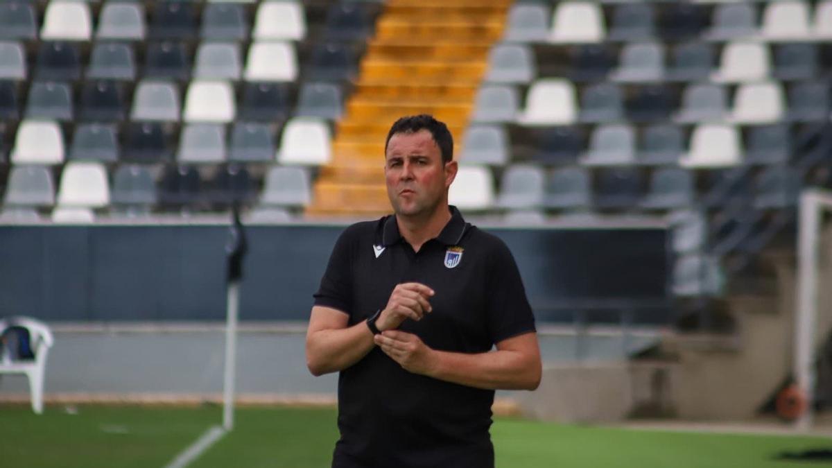 Miguel Ángel Ávila durante el encuentro del domingo ante el Jaraíz.