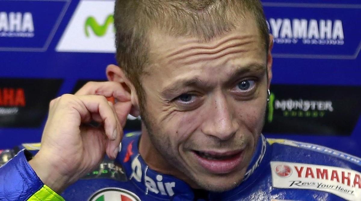 rozas40518561 italy s valentino rossi adjusts his ear plug during the free171013102219