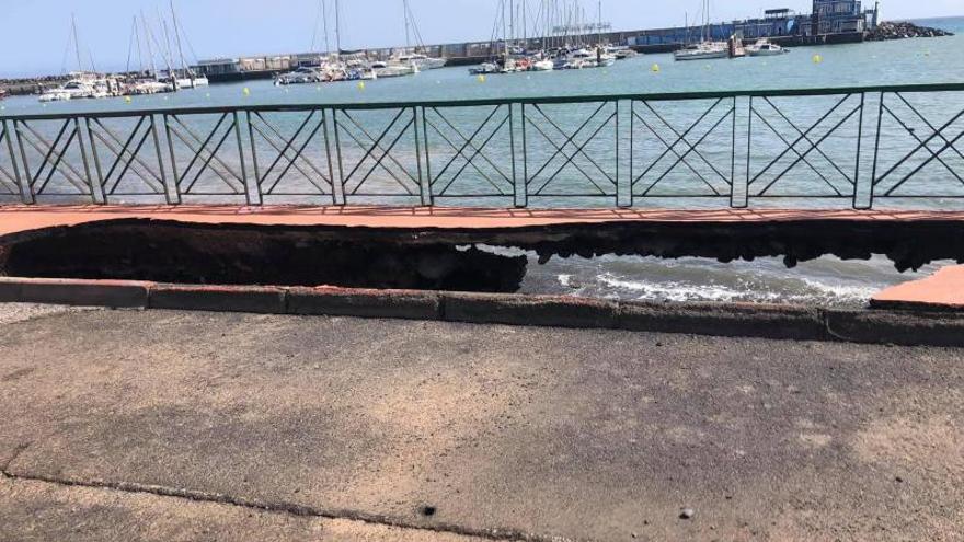 Paseo de Las Galletas dañado el viernes pasado.